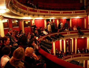 Gdzie obejrzeć doskonały spektakl w Warszawie?