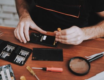 Jak powinna wyglądać współpraca z serwisem telefonów