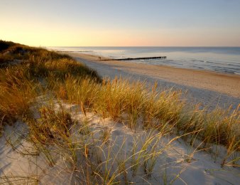 Urlop nad morzem jesienią – dlaczego warto?